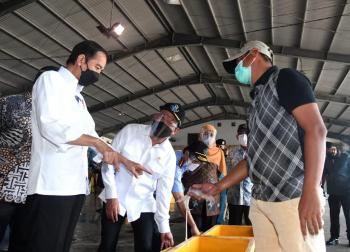Presiden RI Kunjungi PPDI Brondong Lamongan Pantau Situasi Nelayan Selama Pandemi